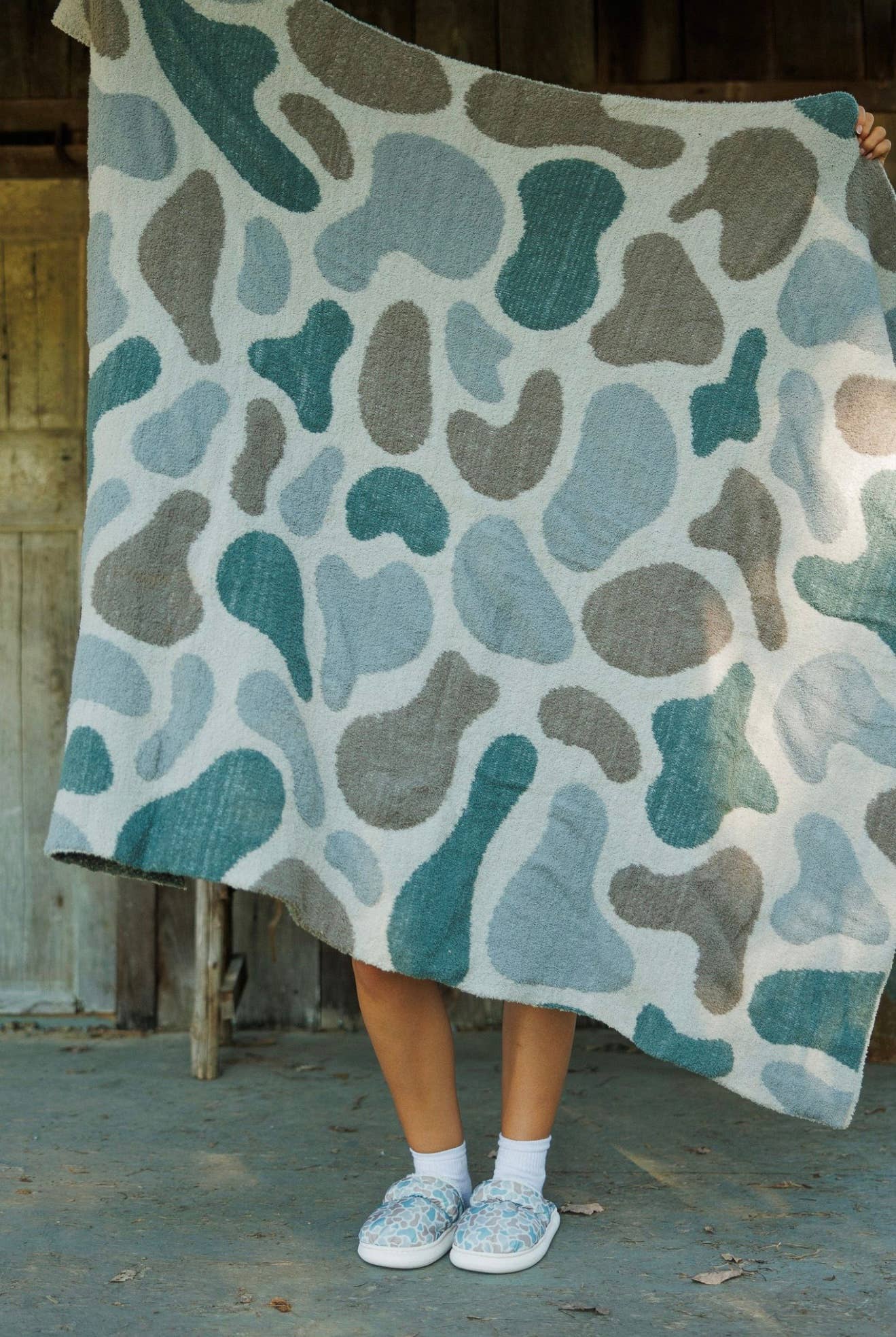 The Front Porch Label - Wholesale Throw Blanket - Camo Throw Blanket9