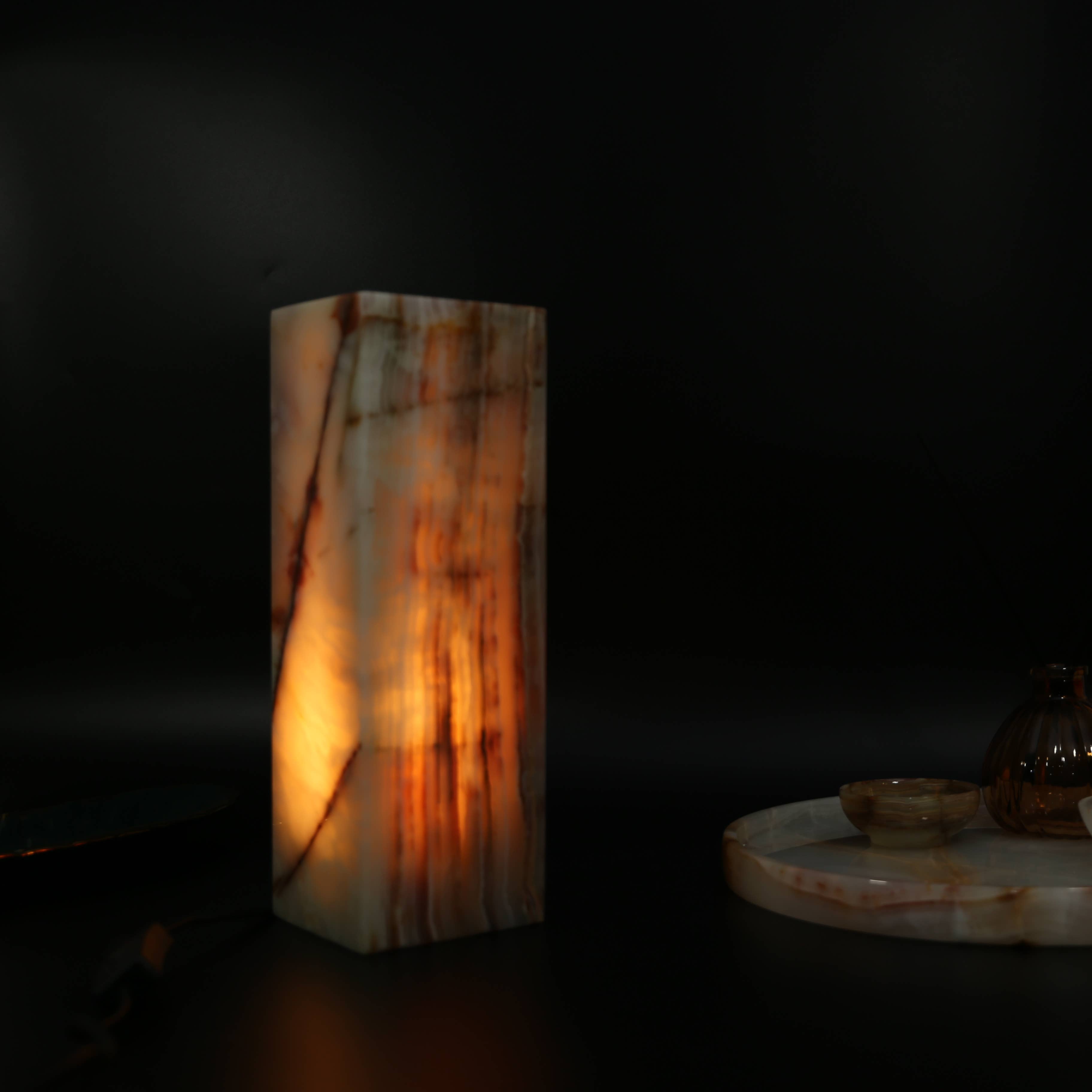 Gemstone Gifts Ltd. – wholesale Accent/desk lamp – Onyx Cube Tower Lamp 12"15
