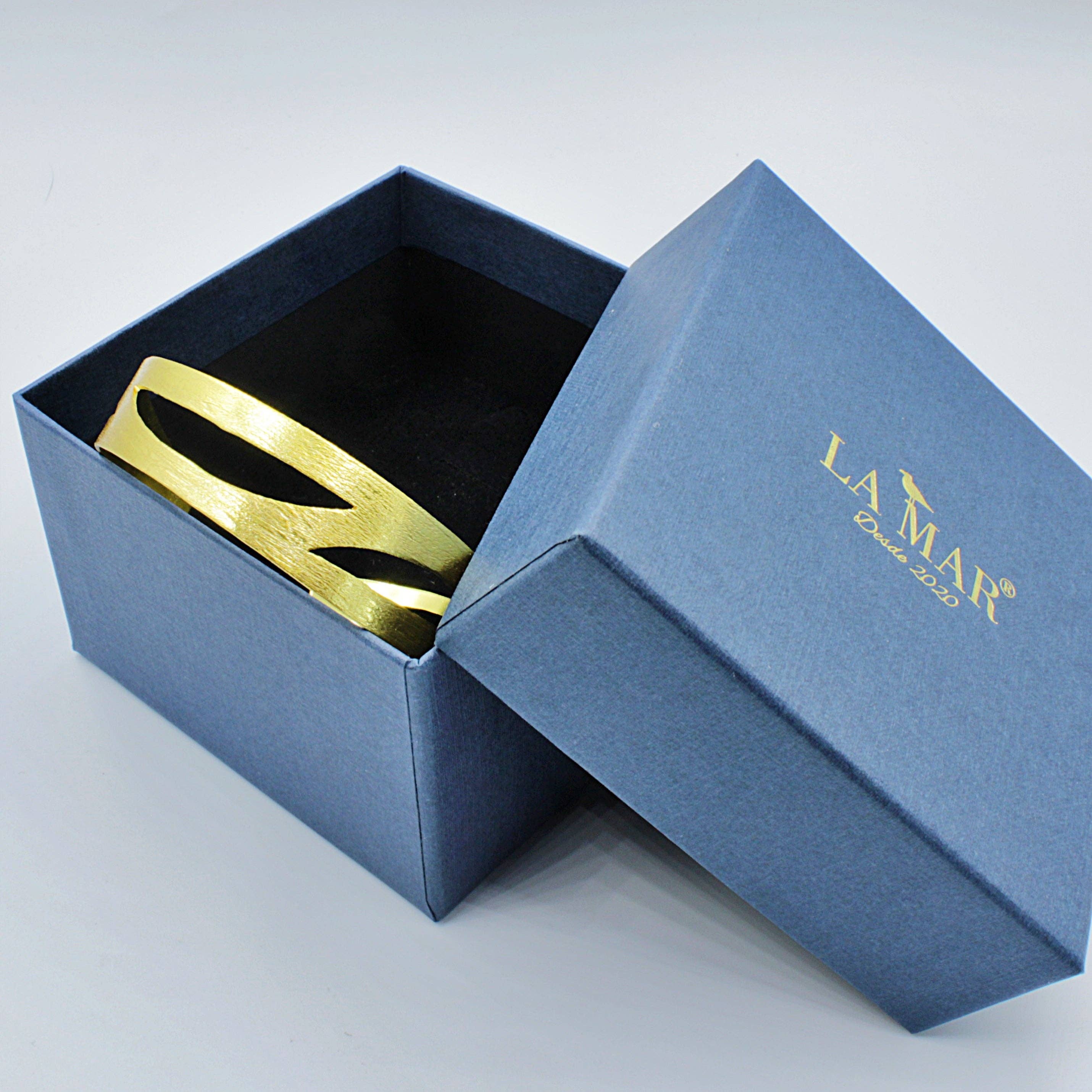 LA MAR - Wholesale Cuff Bracelet - AURA gold-plated bracelet - Design with character4