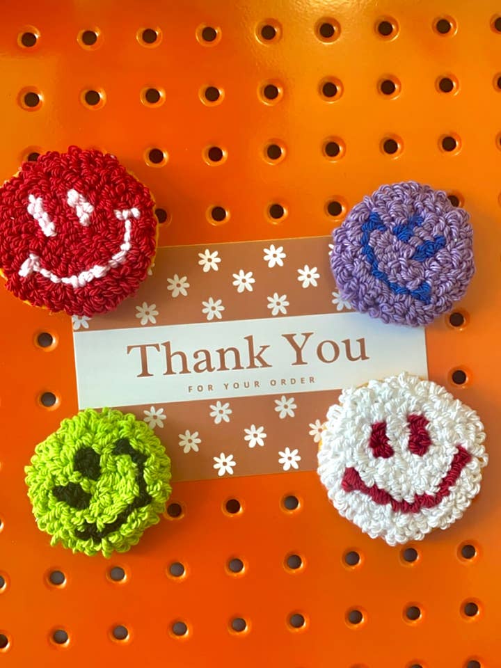 Aimants Happy pour la vente par Yarnstopshop