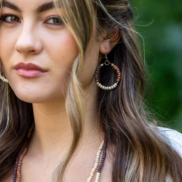 Anju Jewelry – Engroshandel Hængeøreringe og creoløreringe – Prismatiske Nuancer Øreringe Sæt - Med Display2