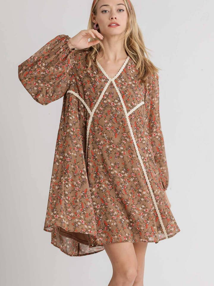 Blommig klänning med V-ringning och långa ärmar för wholesale av Pink Irene Wholesale