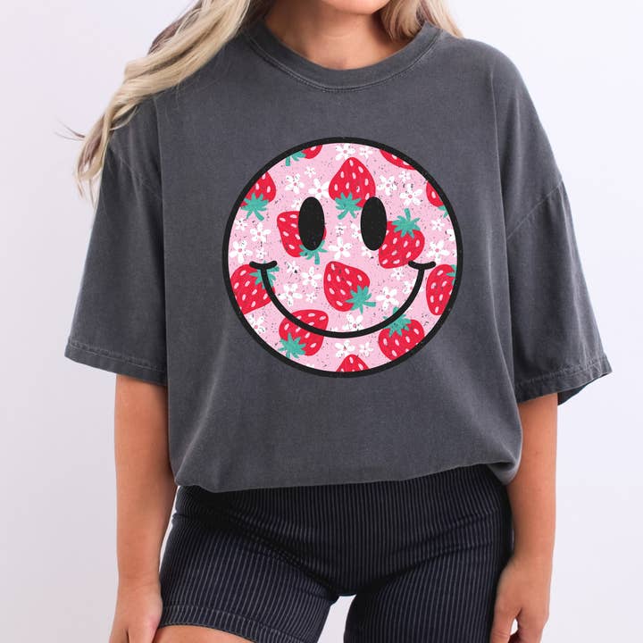 Jordgubbssmiley för wholesale av Trendy Tees Wholesale And Boutique