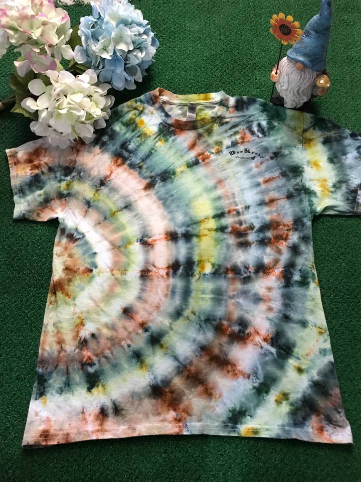 Camicia tie dye fatta a mano in cotone 100% Earthy Forest per la vendita all'ingrosso da parte di Dye Krazy