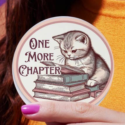 Solo un capítulo más - Gato leyendo adhesivo de vinilo 3 x 3 para venta al por mayor de Handsome Sam's