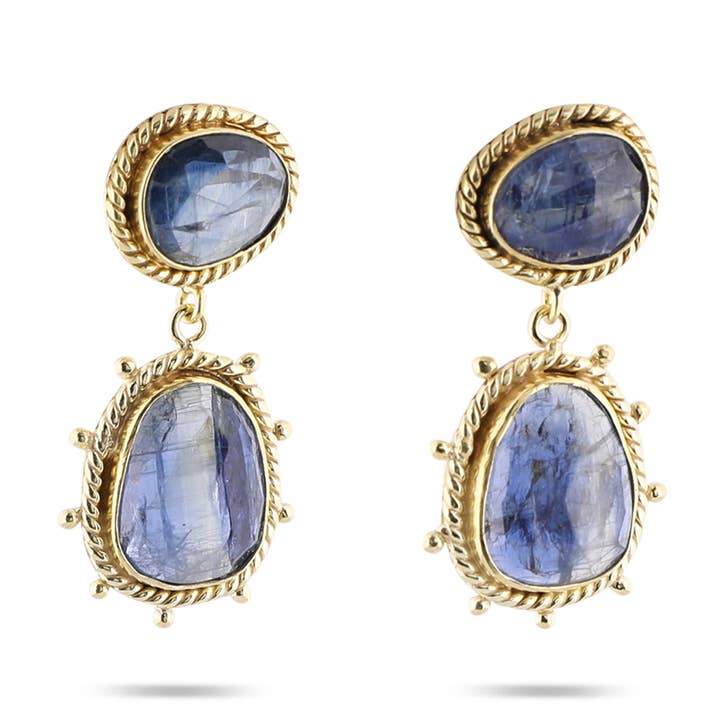 Orecchini pendenti con 2 pietre per la vendita all'ingrosso da parte di Christine Bekaert, Jewelry that tells a story