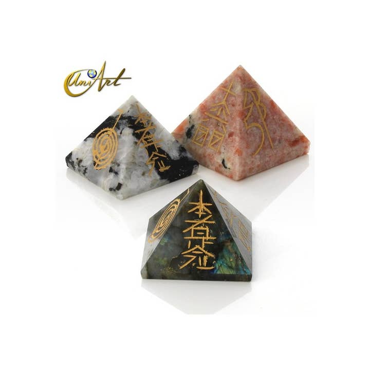 UniArt – Engroshandel Spirituelle sten og krystaller – Pyramide med de 4 Reiki-symboler