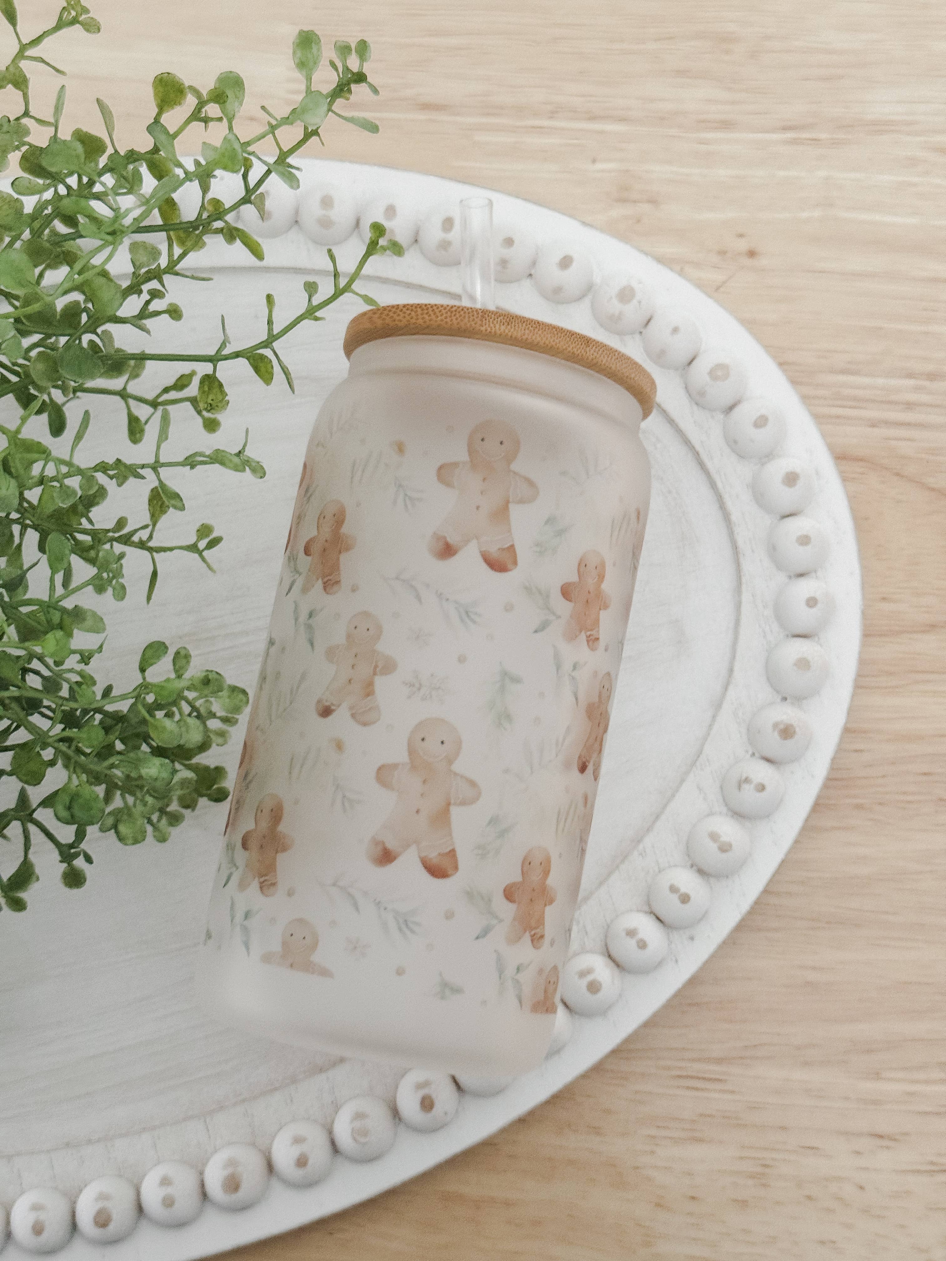 Onic Brands LLC - Wholesale Drinking Glass/Cup - Christmas Gingerbread 16oz Glass Cup with Bamboo Lid1