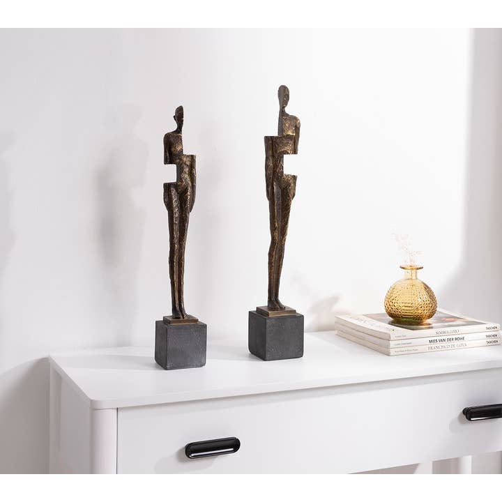 Gdeco – Großhandel Skulptur – Polyresin-Skulptur, menschliche Figur mit Bronzeeffekt auf schwarzem Marmorfuß, 8 x 48 x 8 cm3