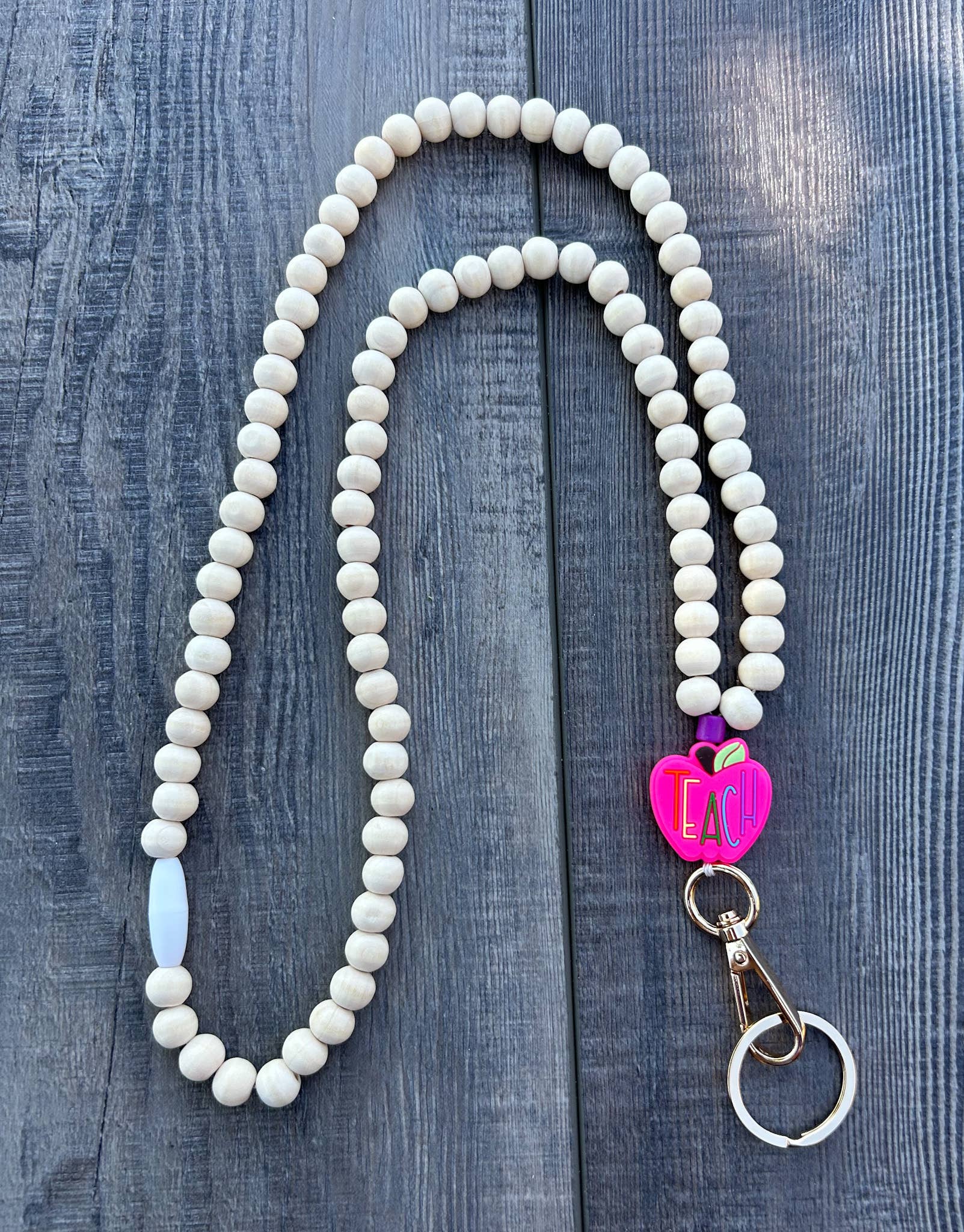 JILLIAN INK LLC - Vente Lanière – femme - Cordon Apple Teach rose avec fermoir détachable1