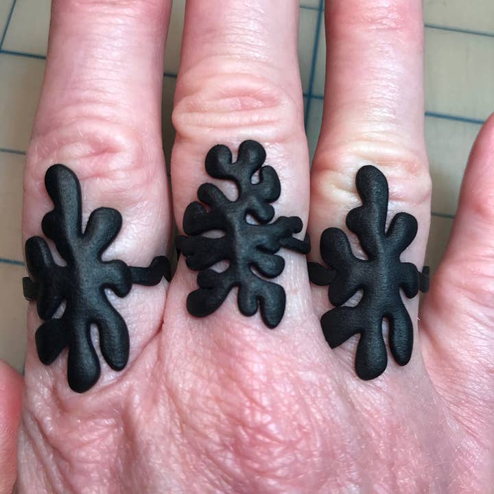 Bague 3D CORAL BLACK : 3 modèles en 6 tailles pour la vente par Ree Gallagher Jewelry
