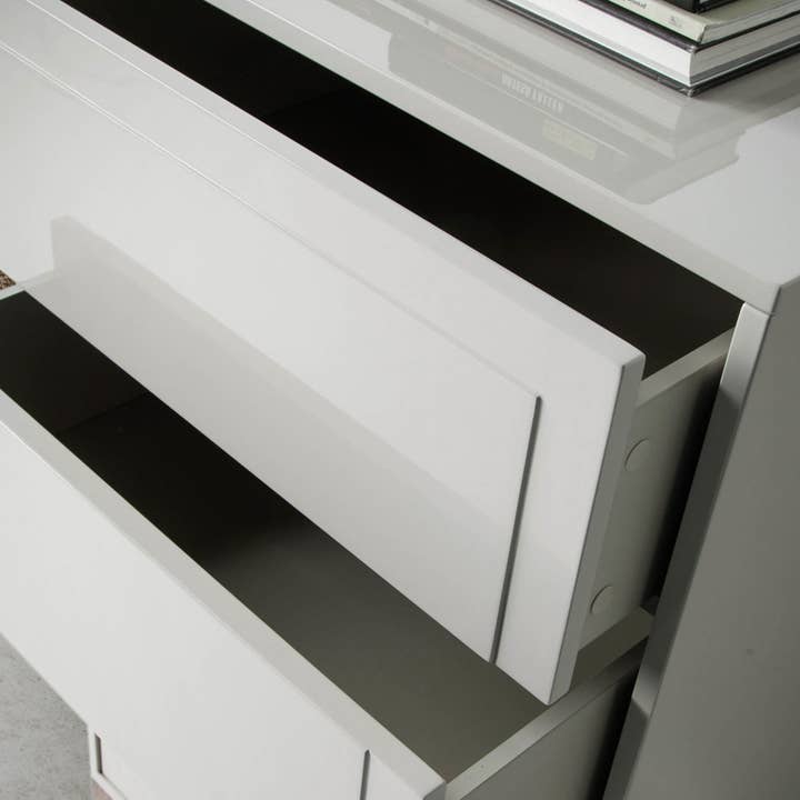 ANGEL CERDA - Vente Armoire - Chiffonnier gris laqué en MDF avec quatre tiroirs et structure en noyer3