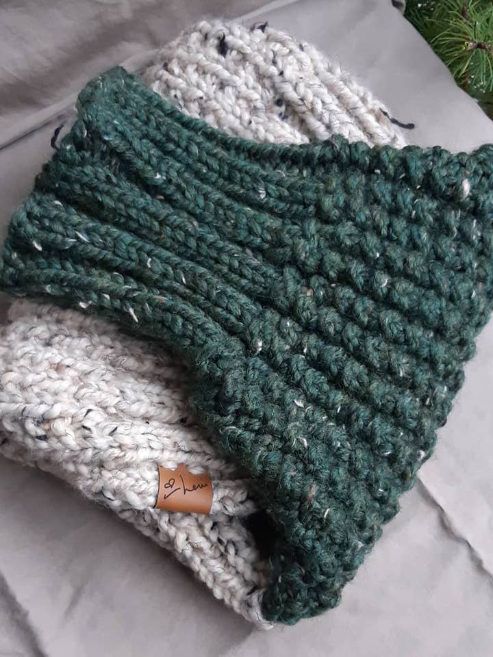 Grenadier fält Edition Colorblock hund tröja för wholesale av Leni Knits Limited