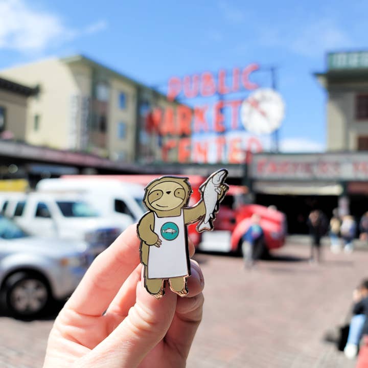 La Ru - Wholesale Lapel Pin/Button - Fish Monger Sloth Enamel Pin