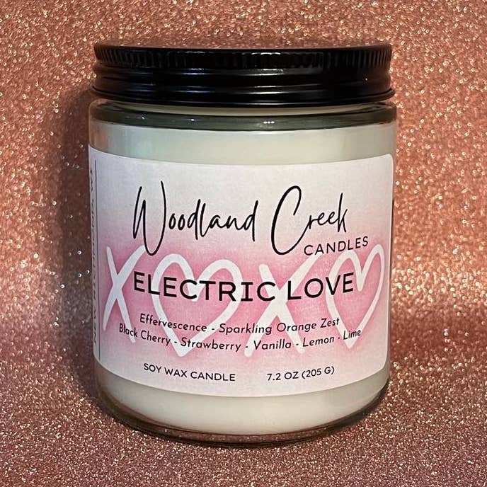 Bougie en cire Electric Love Soy Blend pour la vente par Woodland Creek Candles