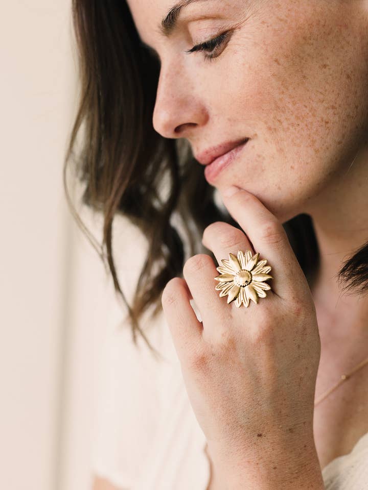 Anello Daisy per la vendita all'ingrosso da parte di Un de ces Quatre