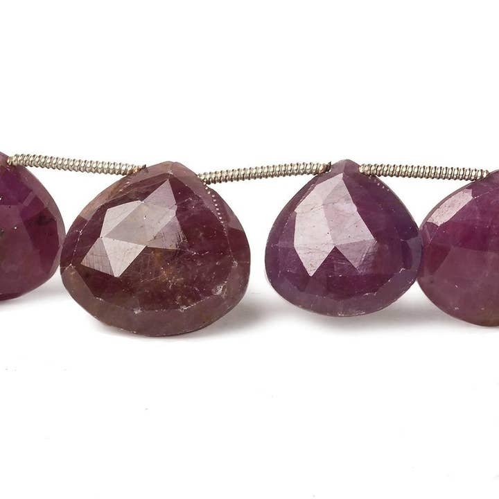 Robijn gefacetteerde hart briolette kralen 15,88 cm 10 stuks voor wholesale door The Bead Traders