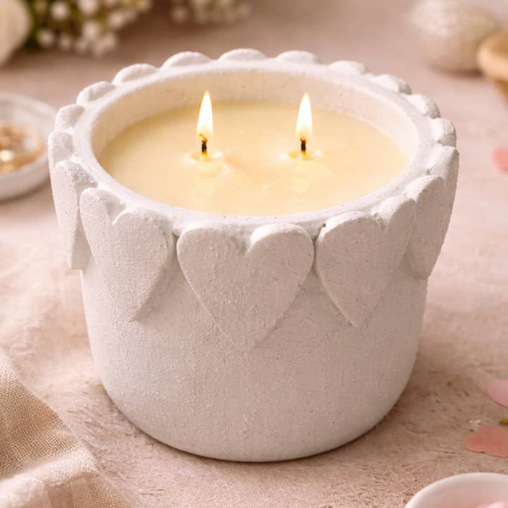 Bougie Cœur en Céramique – Récipient Cœur Blanc avec 2 Mèches pour la vente par The Scented Market