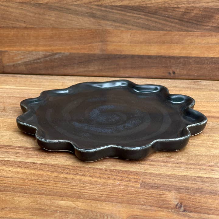 Baratija, posavasos, plato de postre, con forma de pétalo negro satinado minimalista para venta al por mayor de Chrys' Porcelain