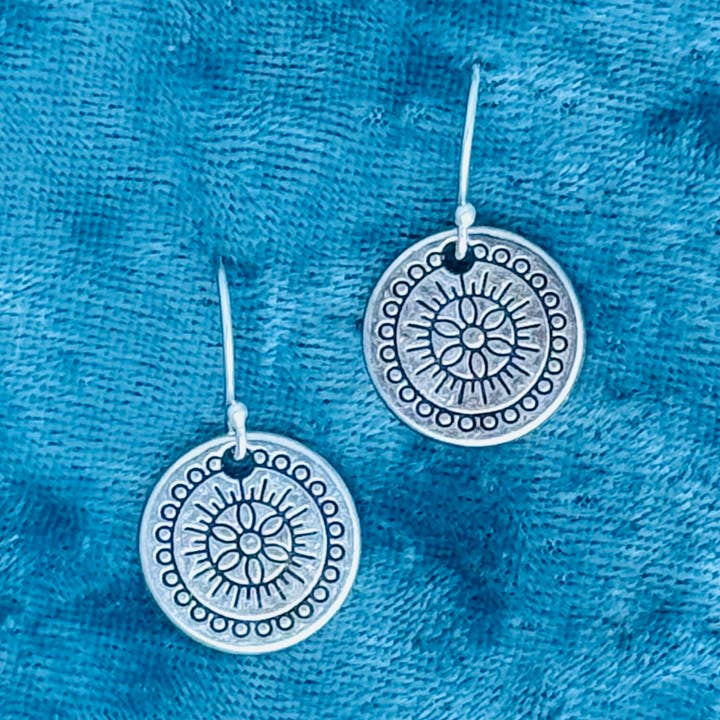 Zilveren chique ronde oorbel met sterling zilveren oorhaken voor wholesale door Elizabeth Jewelry