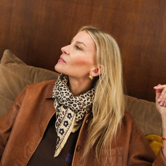 Love Explorers – Großhandel Kopftuch – Damen – Leoparden-Schal – Mein essentielles großes beiges Leo3