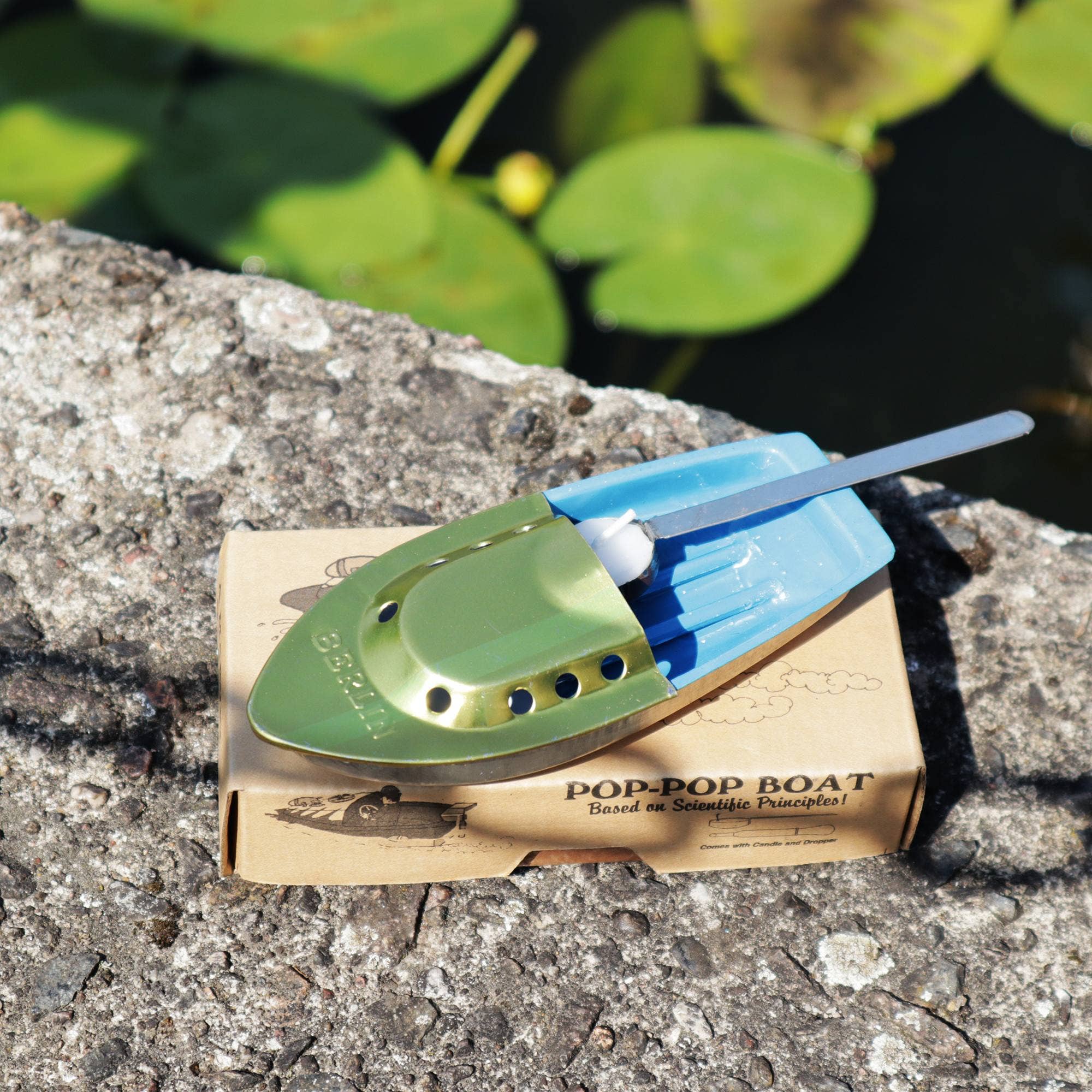 Tribal Trade GmbH - Wholesale Classic Toy - Kids - Tin toy candle boat Berlin gold light blue. Pop Pop Blech5