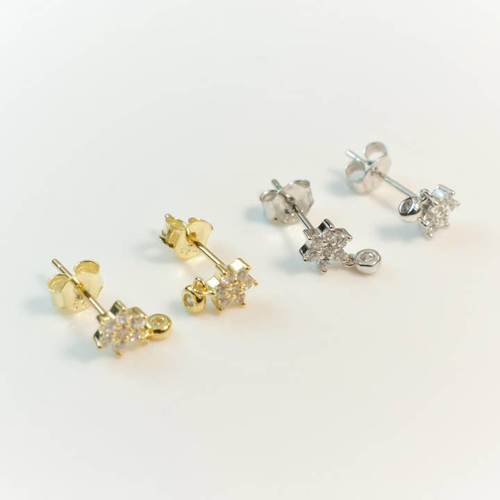 Kraakbeen bloem oorbellen voor wholesale door Diat