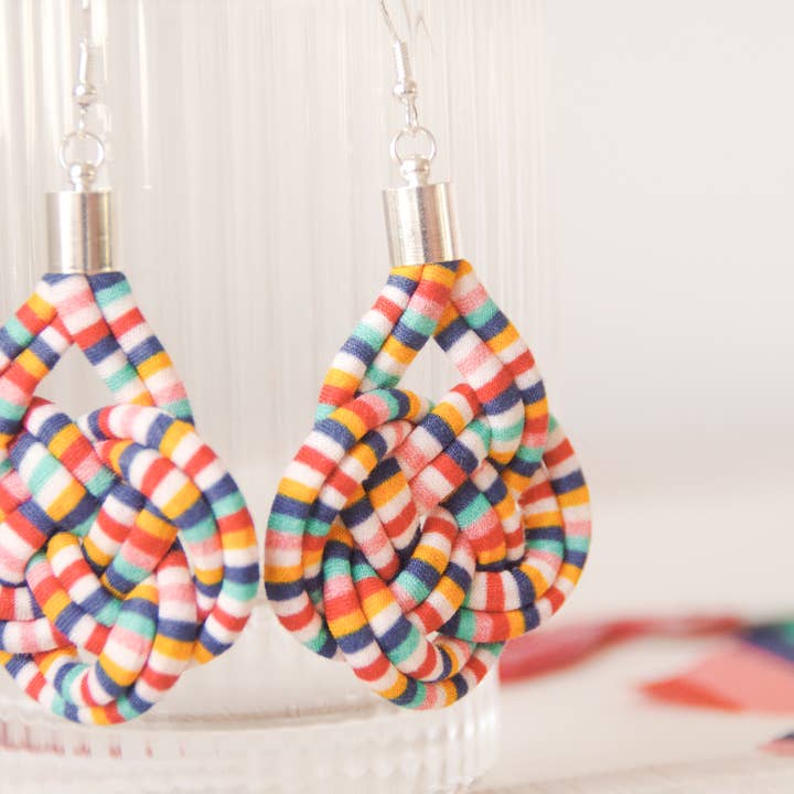 Bunny Bosworth – wholesale Hängande örhängen – Korgknutörhängen - Fairground Follies3