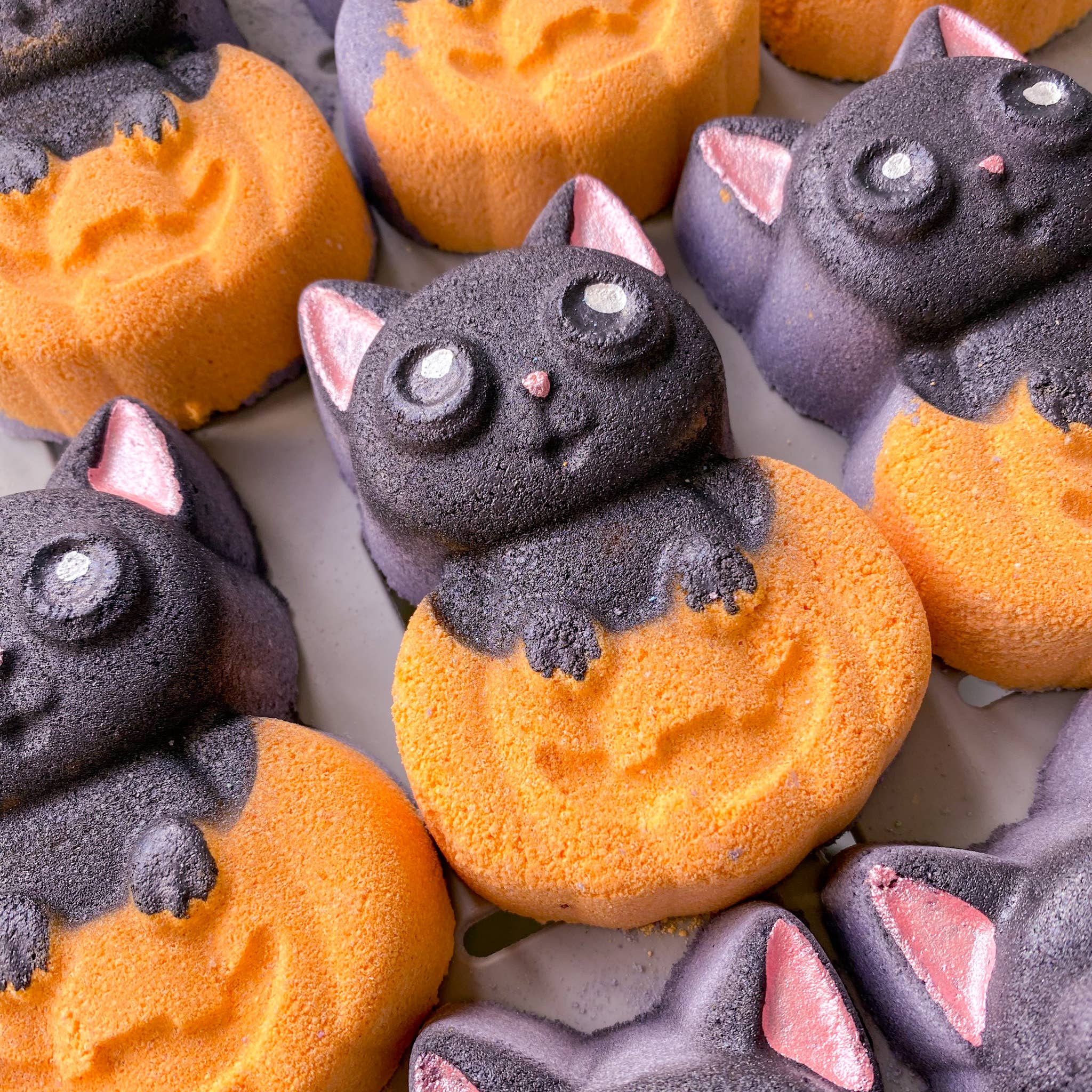 Bathe Enchanted - Wholesale Bath Bomb/Fizz - Pumpkin Cat Bath Bomb1