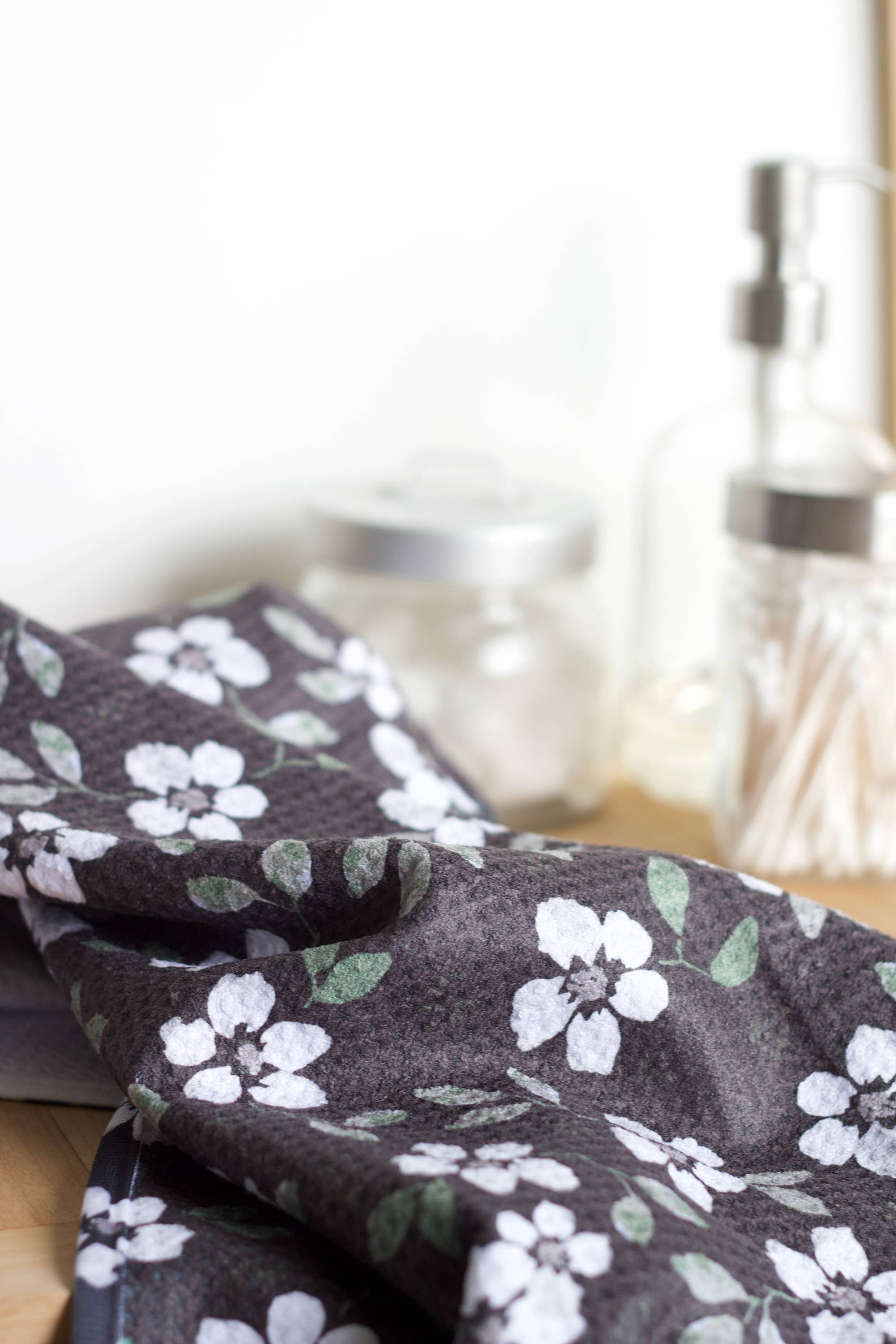 Lisee Ree Designs - Wholesale Tea Towel - Lovely Blooms Microfiber Tea Towel6