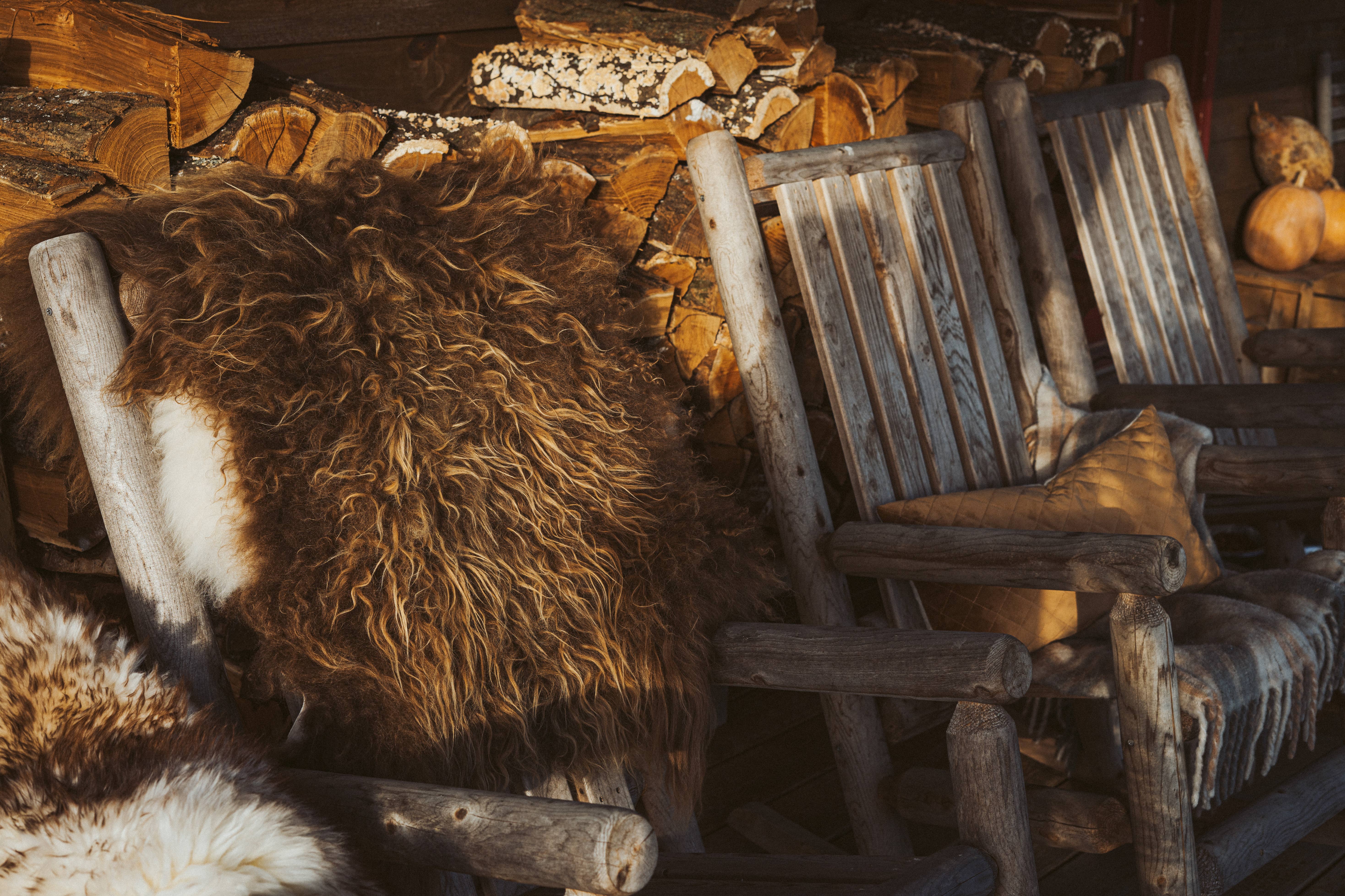 HoogaHooga – Großhandel Teppichvorleger – Rue isländisches Schaffell in natürlichen Brauntönen10