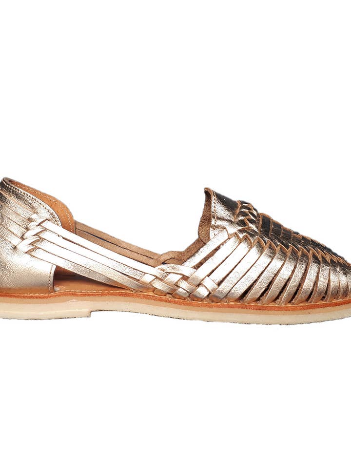 Geflochtene goldene Ledersandalen Modell Alegre HANDMADE für den Großhandel von MAPACHE