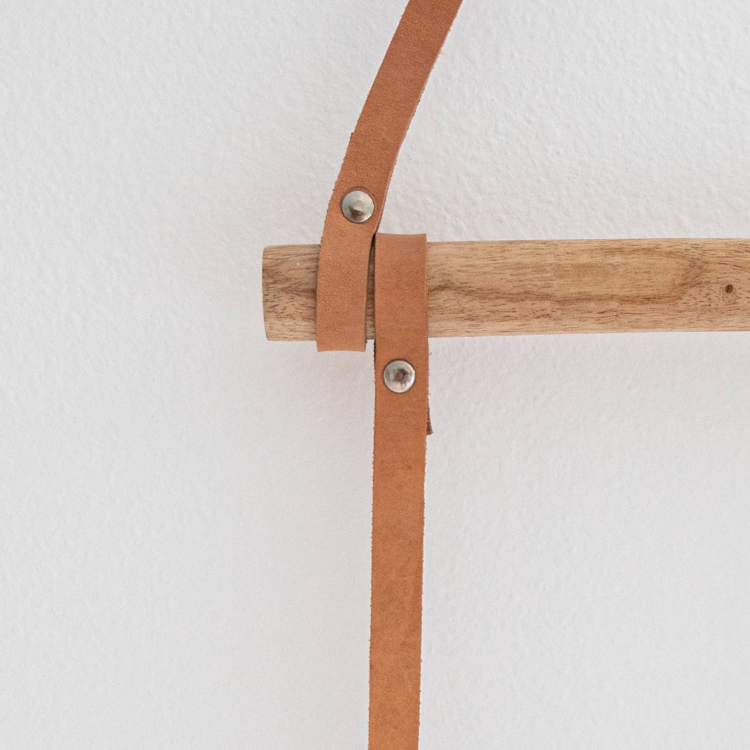 Sandstone & Sage - Wholesale Wall Hook - Hanging Blanket Ladder With Leather Straps5