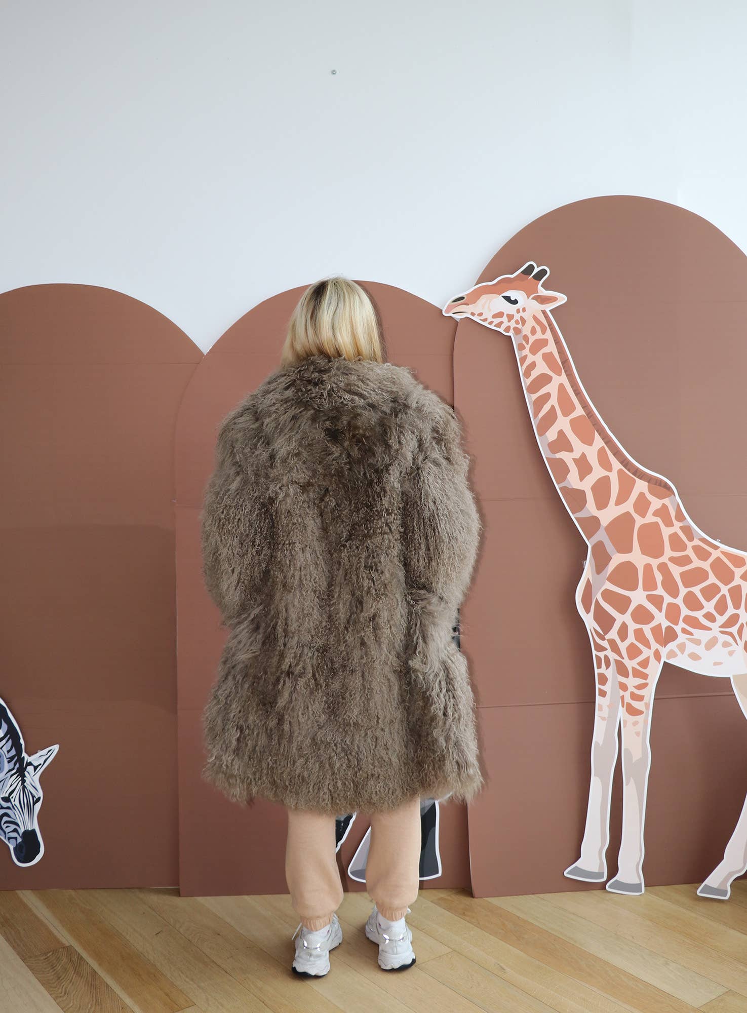 Pellobello – wholesale Fur/faux fur coat – Women's – Shearling Long Collar Coat Smokey Beige3