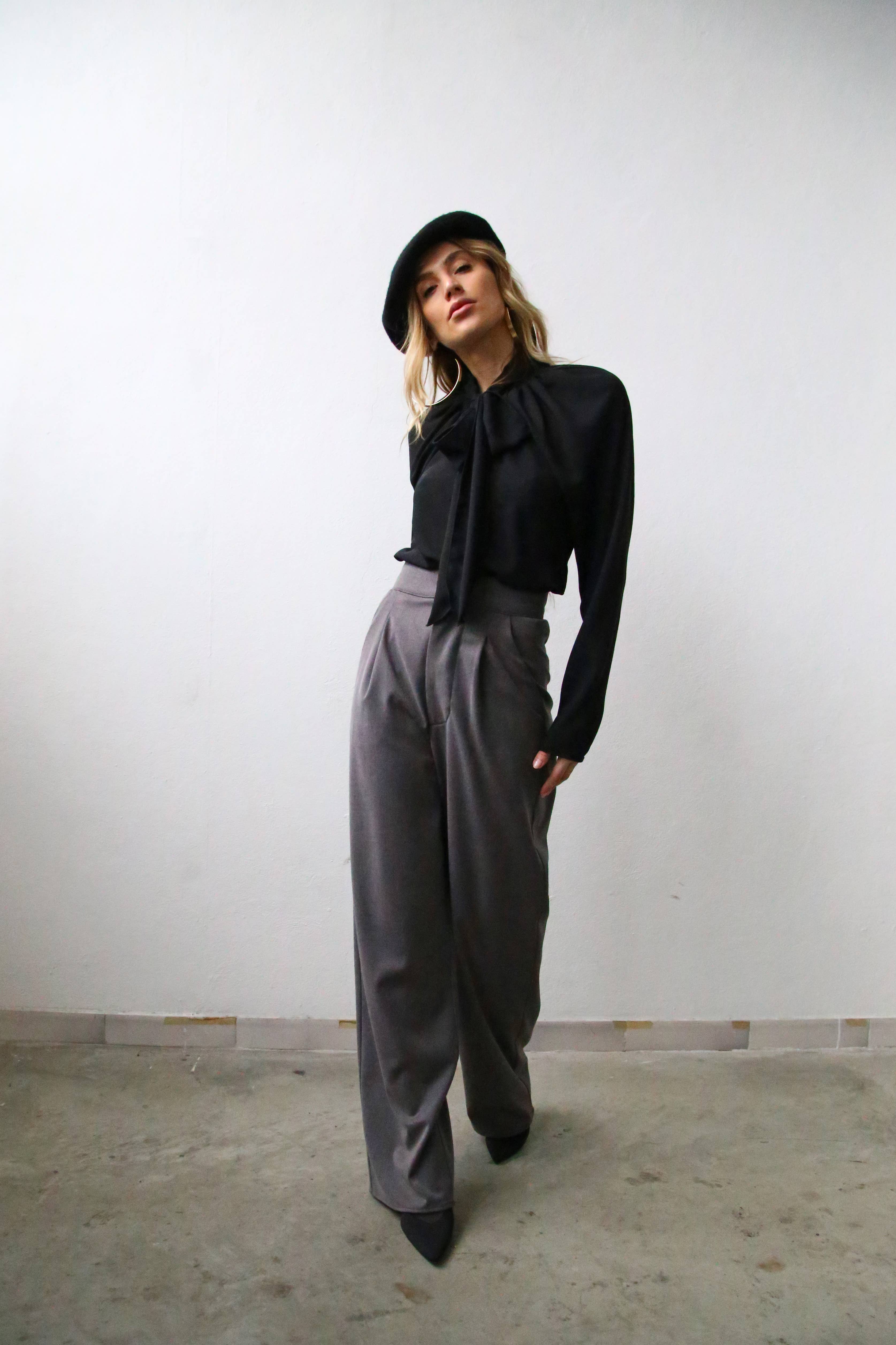 Nero LIONE CAMICIA MANICA PALLONCINO FIOCCO AL COLLO in vendita all'ingrosso su Faire