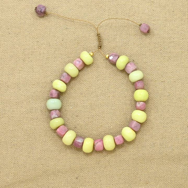 Braccialetto con perline in opale giallo e rodocrosite per la vendita all'ingrosso da parte di Schmuckoo x Noyre Berlin