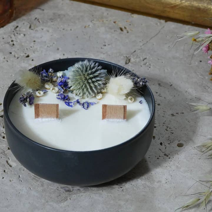 Florir - Wholesale Pot/gevulde kaars - Zwarte kaars met gedroogde bloemen en eilandbloemengeur