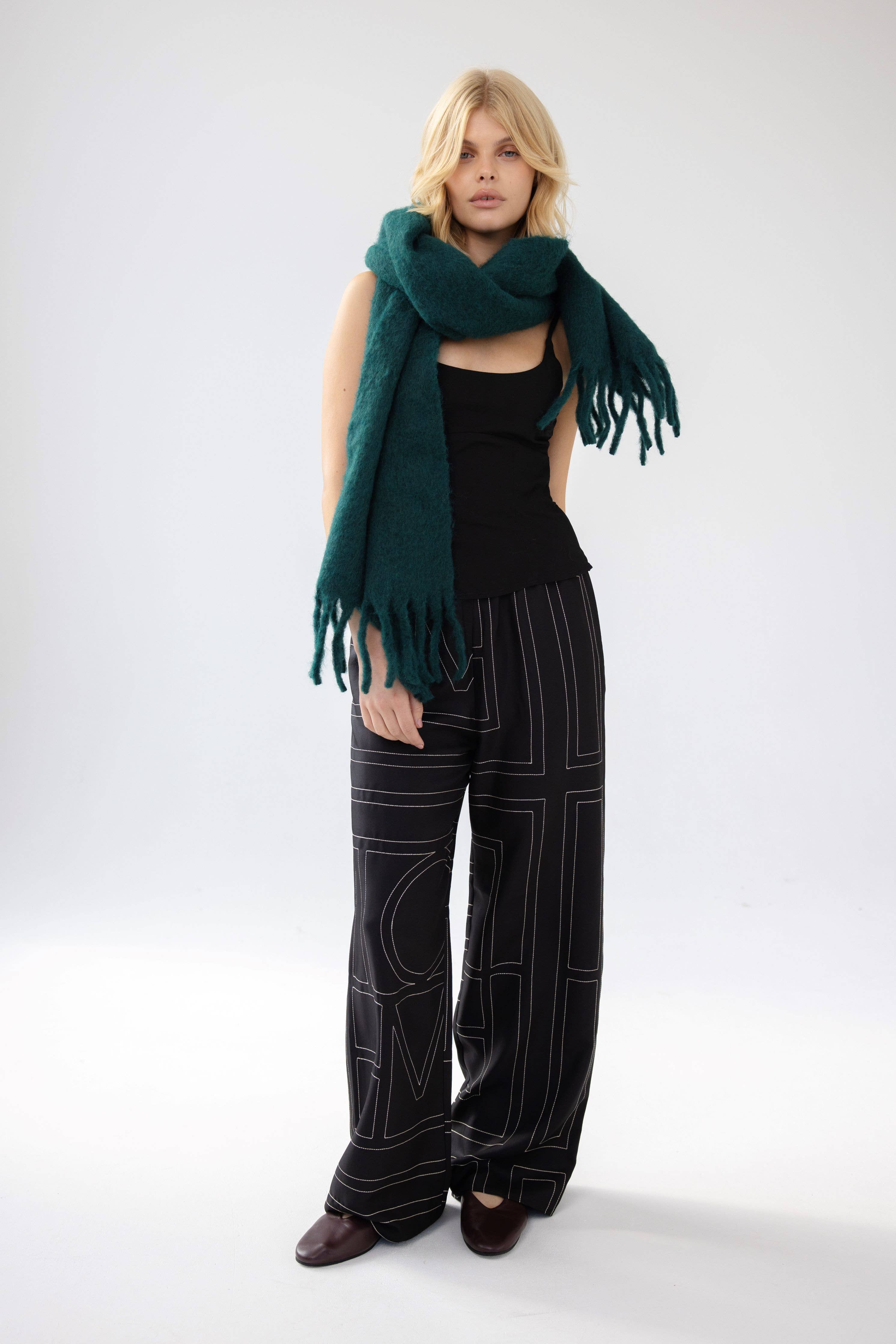 ARCTIC FOX & CO. – Großhandel Schal – Unisex – Der Reykjavik-Schal mit RWS-Wolle - Dunkler Wald - AW255