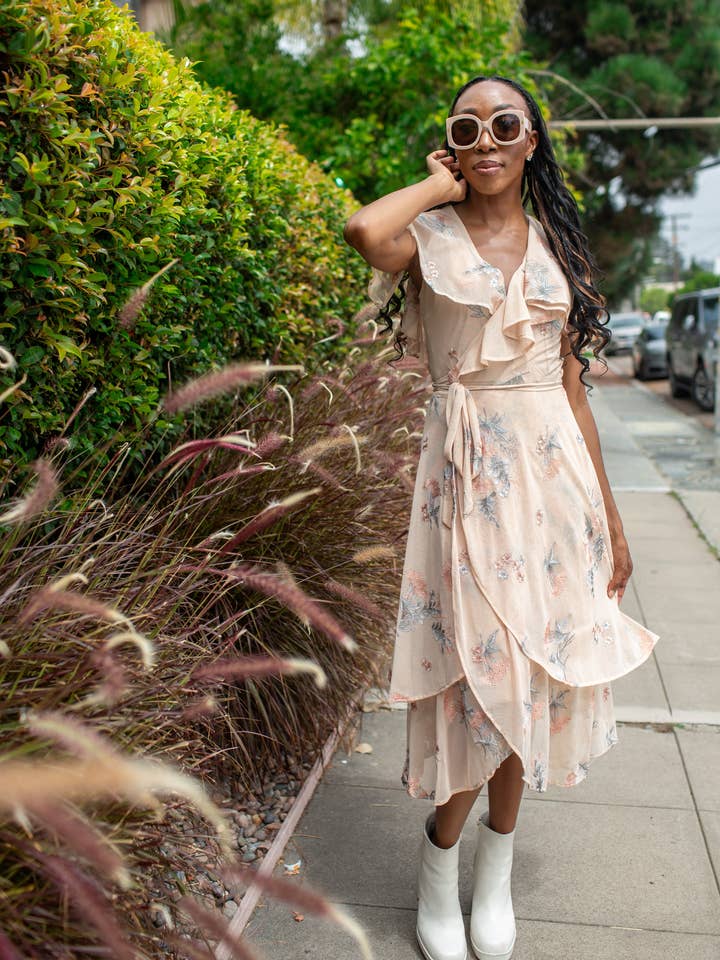 Fleur de Peche Flutter omlottklänning för wholesale av Jennafer Grace