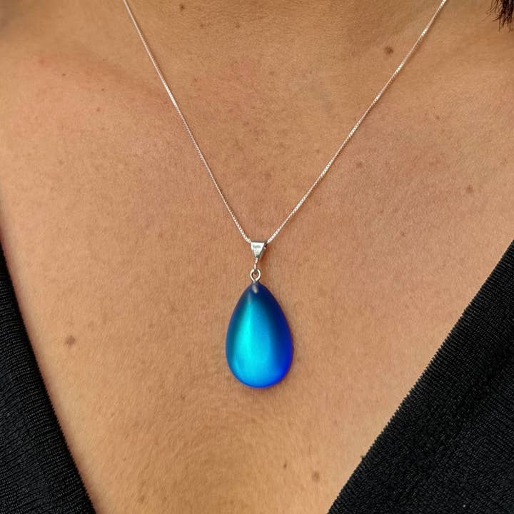 LeightWorks - Aurora Crystal Jewelry - Venta al por mayor Collares con colgantes/abalorios - Colgante de gota pequeña1