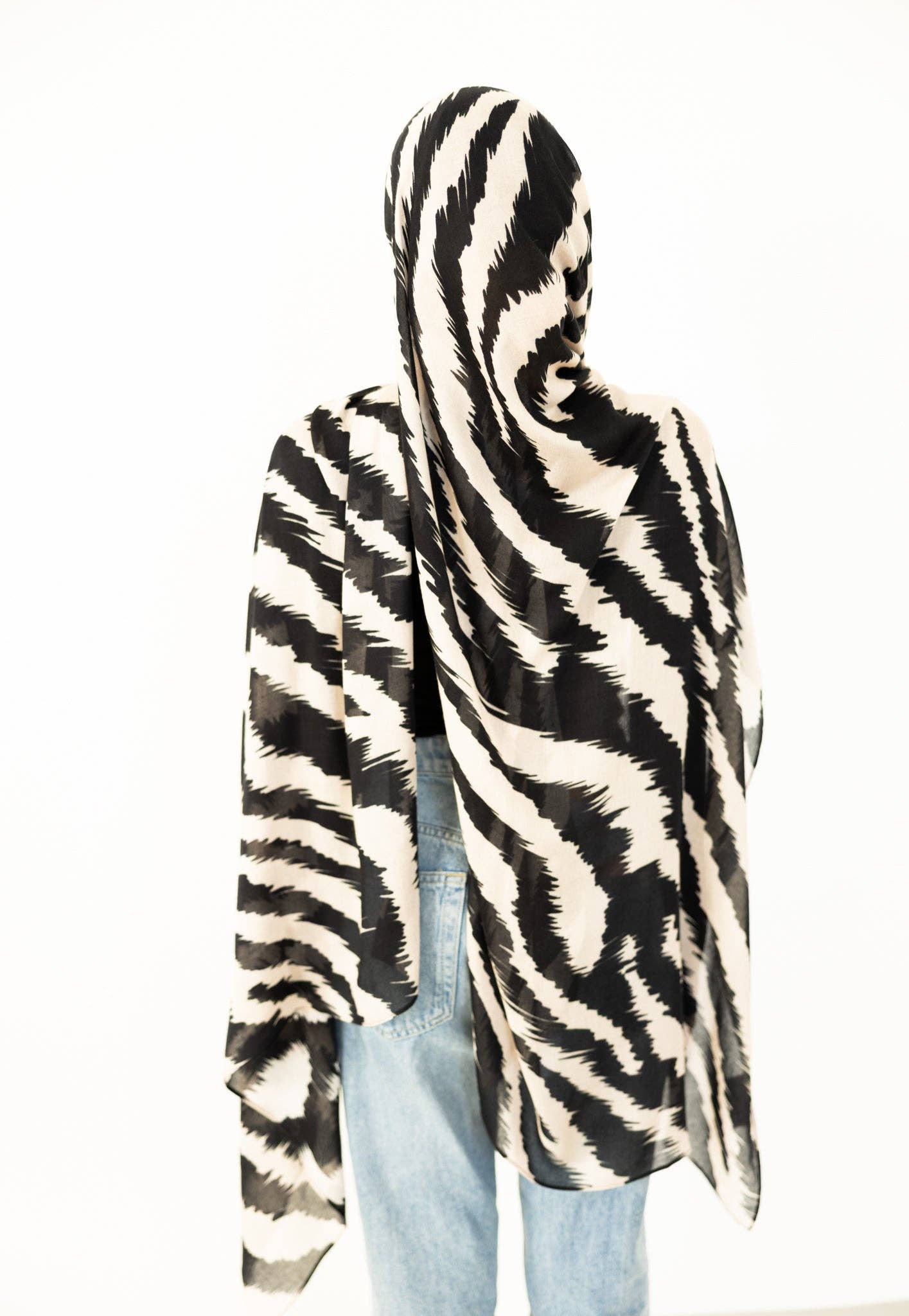 Bella Hijabs - Wholesale Hijab - Dames - Modale Hijab - Maanverlichte Zebra3