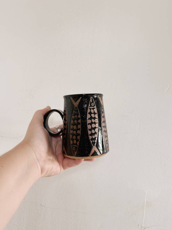 Tasse à poisson pour la vente par Gin Pottery