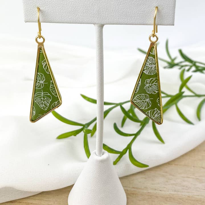 Light Shine - Wholesale Dangle Earrings - Monstera Leaf Dangle Earring | Green Spring Clay Drop |Plant19