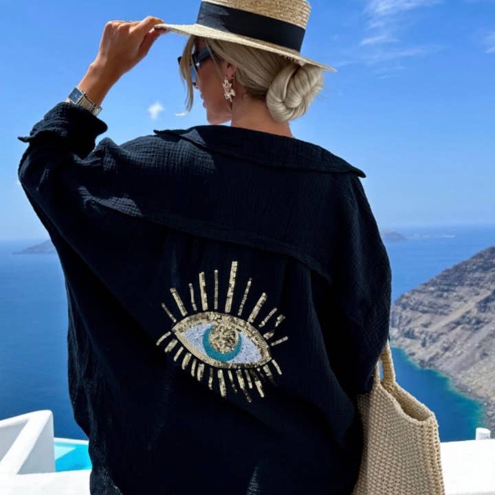 Chemise boutonnée oversize en coton gaze noir avec œil protecteur pour la vente par LOOWIE