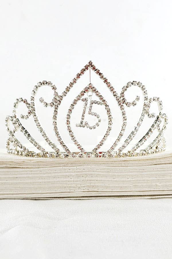 Chicas – Großhandel Tiara – Damen – Quinceanera Tiara mit hängendem 15 Anhänger HT906-0