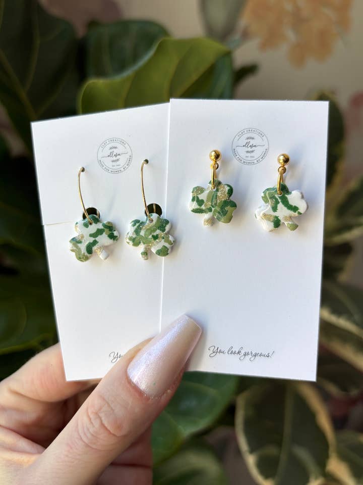 Piccoli pendenti a forma di trifoglio per la vendita all'ingrosso da parte di ElleseeWomen