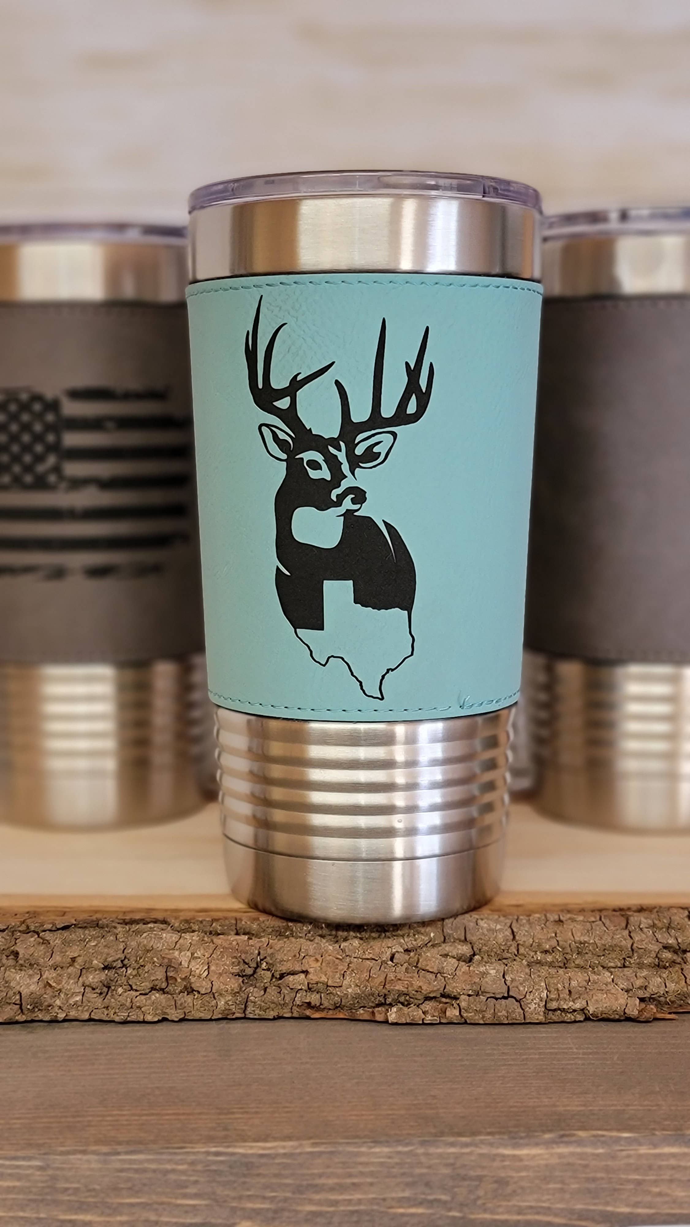 Clack Design – Engroshandel Thermokop – Whitetail State indgraveret læder isoleret Tumbler0