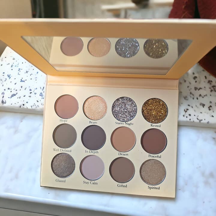 BARE SOUL Ögonskuggspalett (Matta, Skimrande & Pressat Glitter) för wholesale av Wylow Beauty