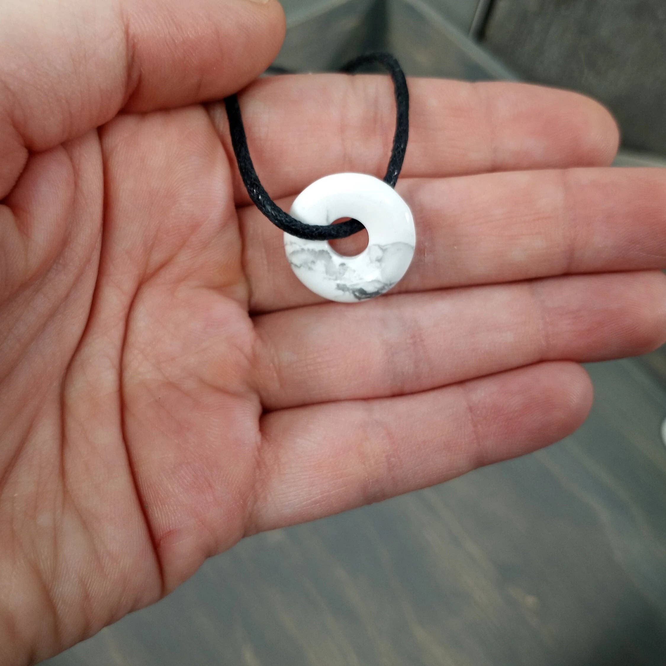 Keystone Crystals - Vente Pierre et cristal de spiritualité - Pendentifs donuts en pierres précieuses | Charms pi de 17 à 20 mm6