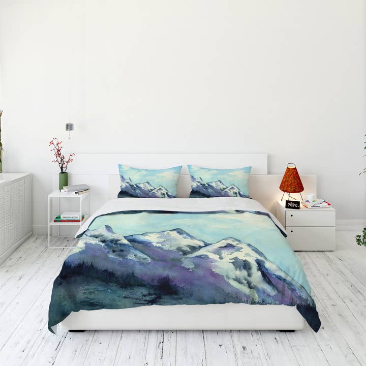 Housse de couette ou couette Rocky Mountains pour la vente par Brazen Design Studio
